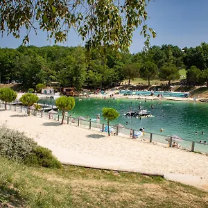 2* Vakantiepark Terres De France - Les Hameaux Des Lacs